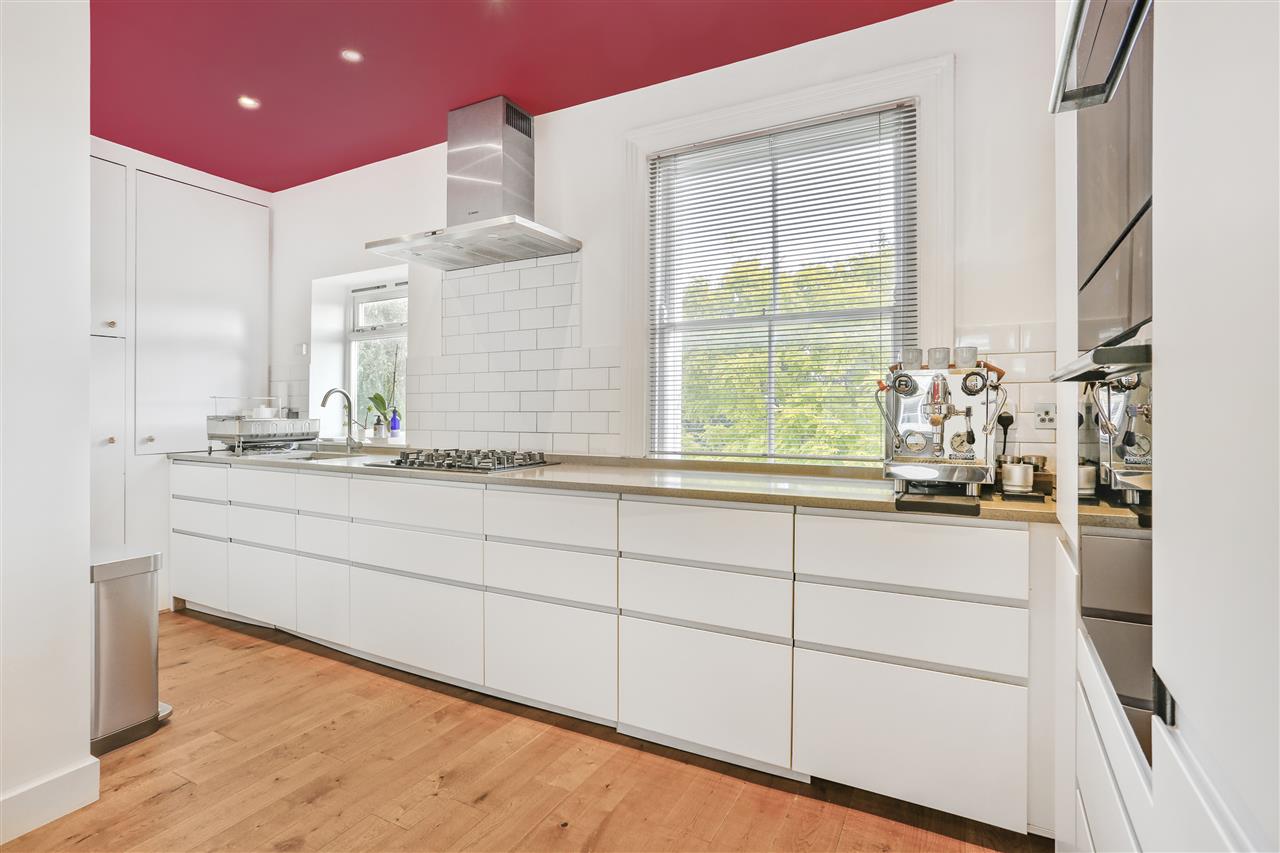 2 bed flat for sale in Marlborough Road  - Property Image 12