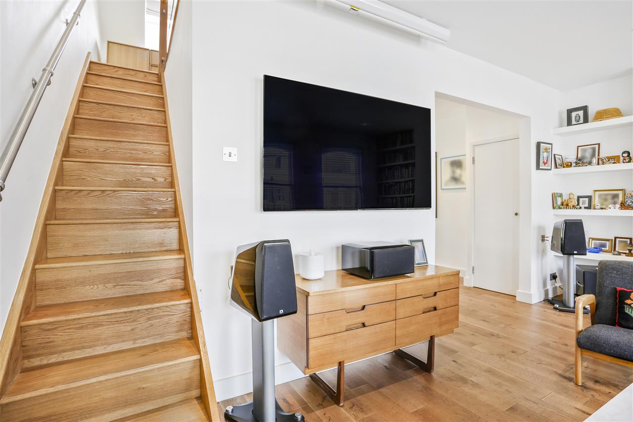 2 bed flat for sale in Marlborough Road 16