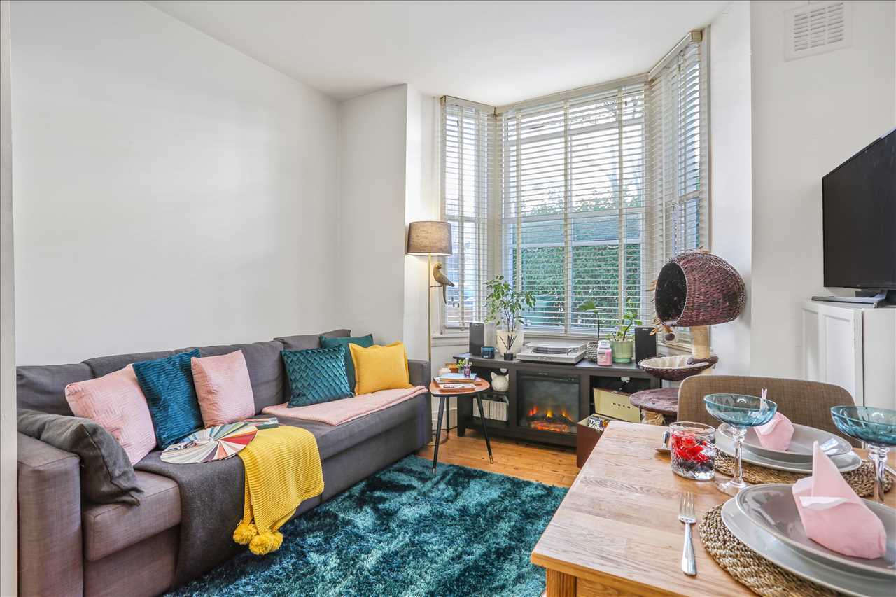 1 bed flat for sale in Alexander Road  - Property Image 1