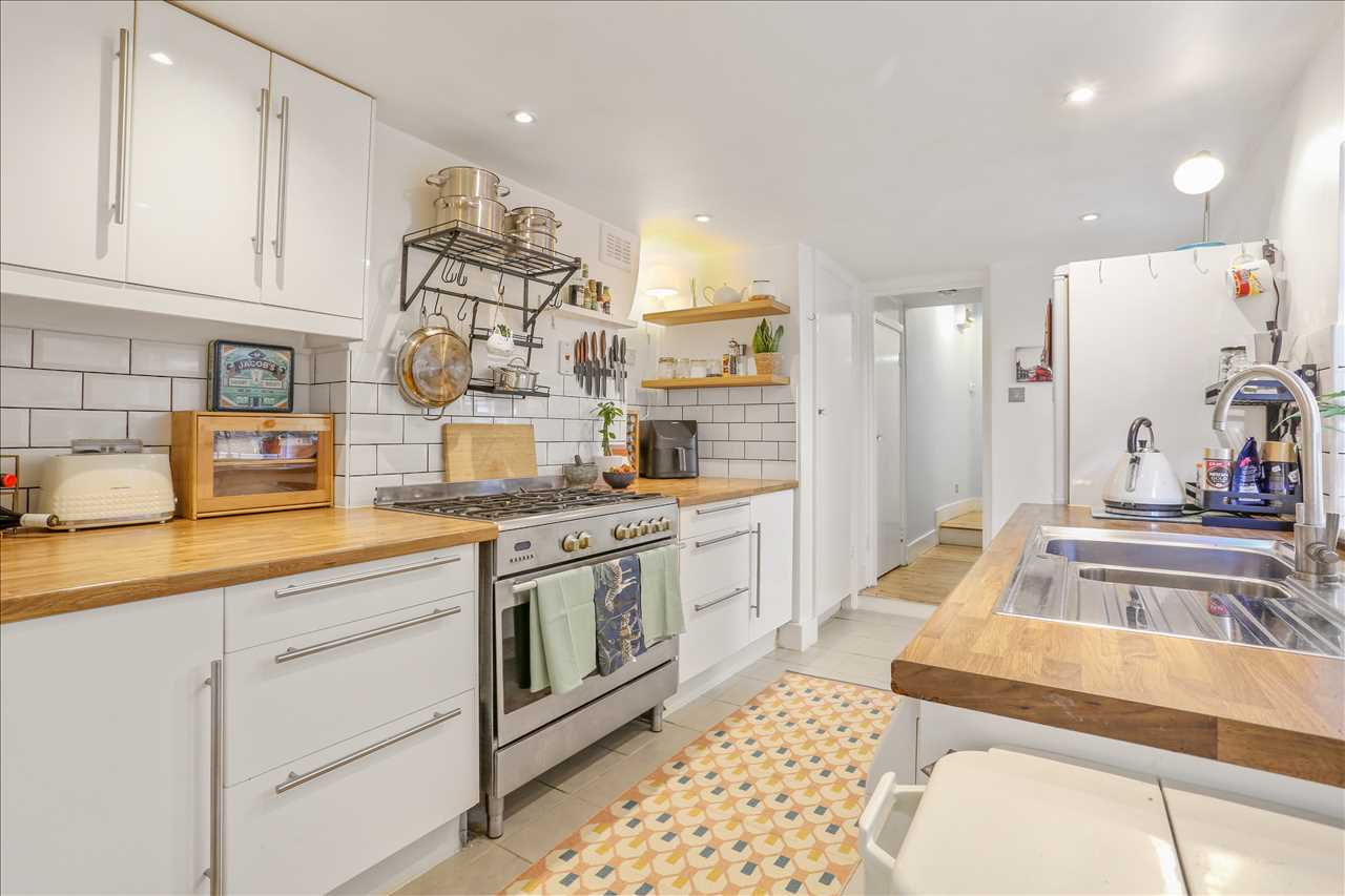 1 bed flat for sale in Alexander Road 2