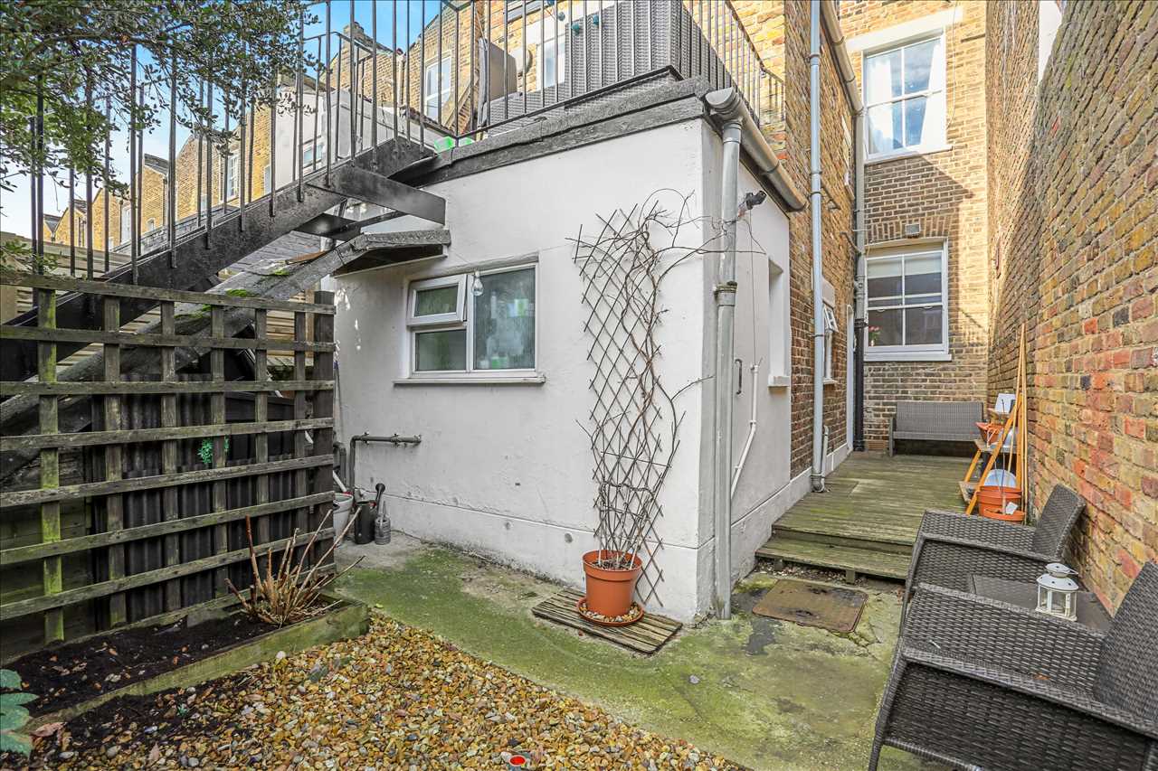 1 bed flat for sale in Alexander Road 4