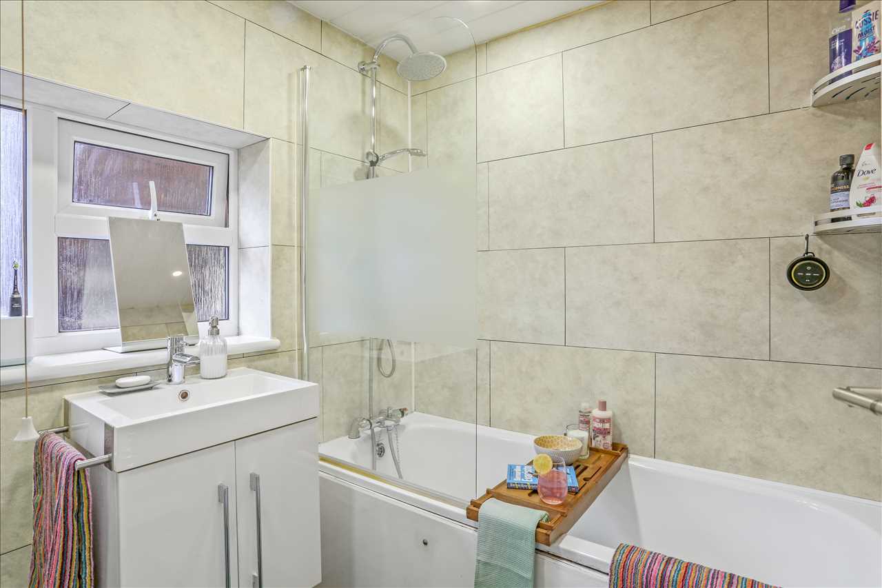 1 bed flat for sale in Alexander Road  - Property Image 10