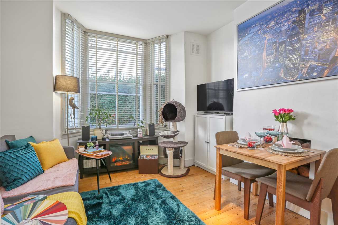 1 bed flat for sale in Alexander Road 13