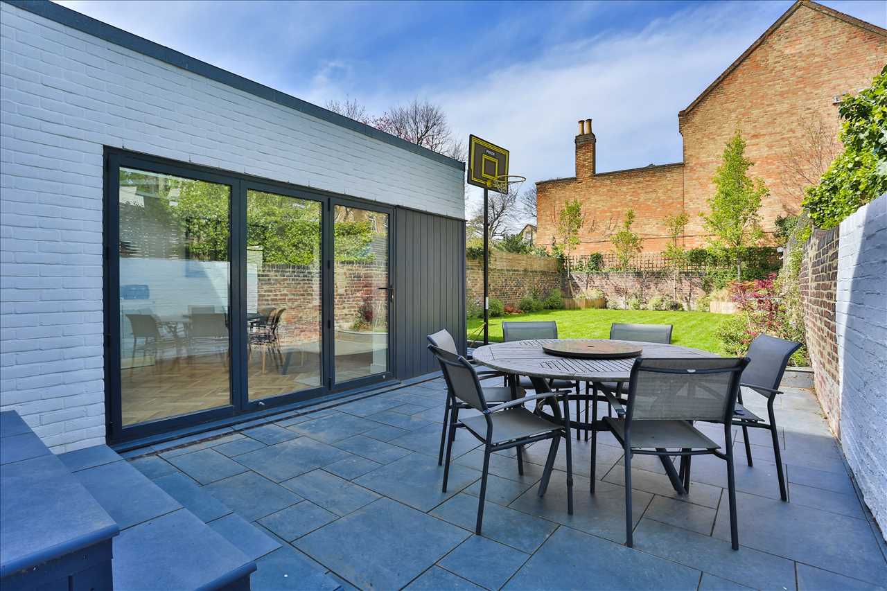 5 bed terraced house for sale in Mercers Road 14