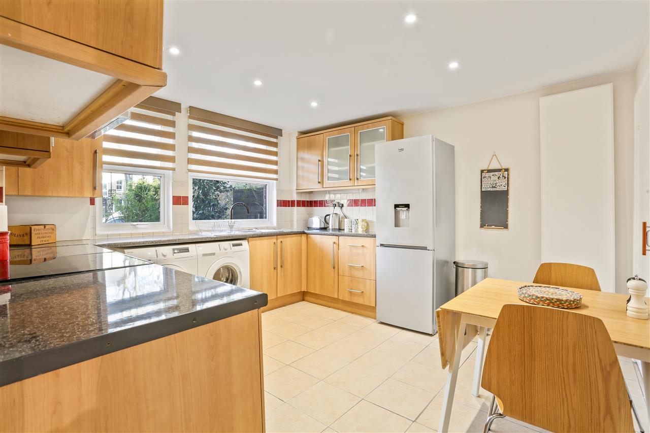 2 bed flat for sale in Littlefield Close  - Property Image 2