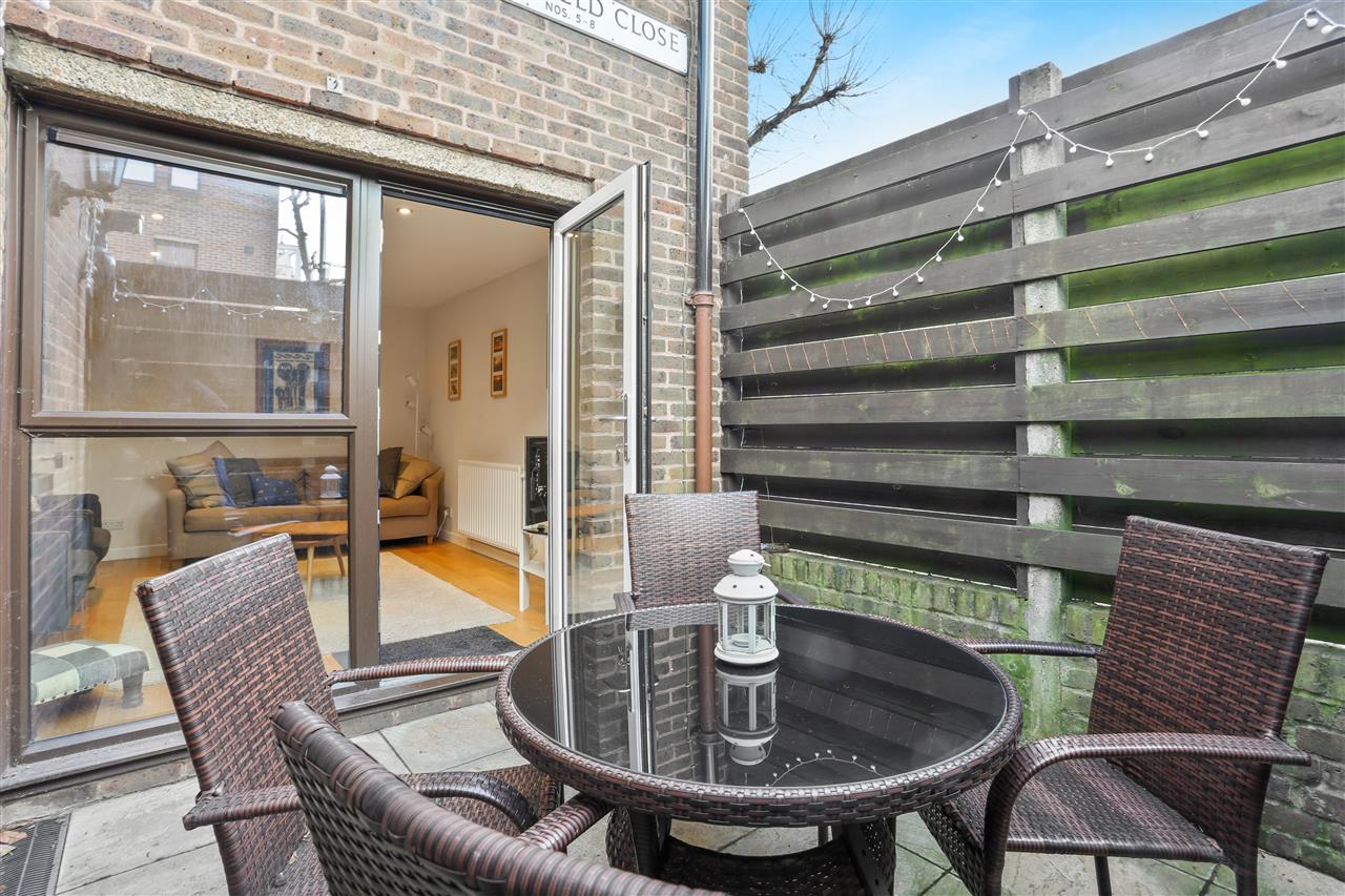 2 bed flat for sale in Littlefield Close  - Property Image 3