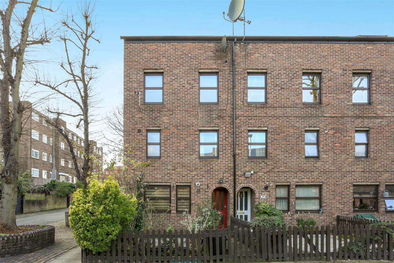 2 bed flat for sale in Littlefield Close  - Property Image 4