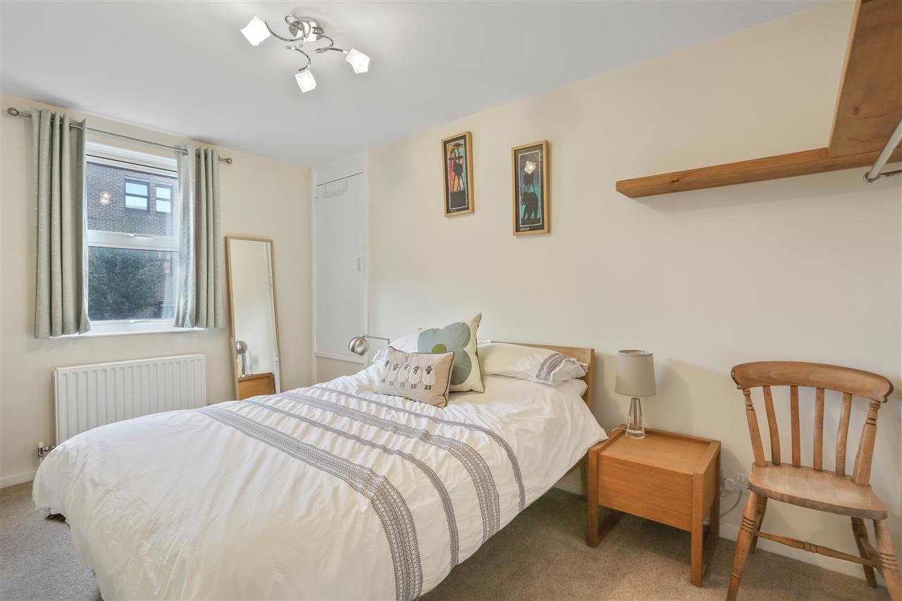 2 bed flat for sale in Littlefield Close 4