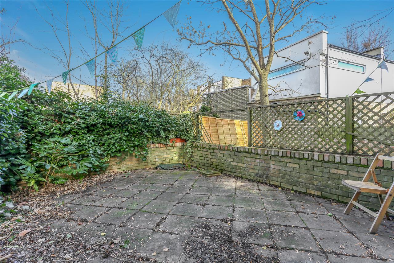 1 bed flat for sale in Brecknock Road  - Property Image 2