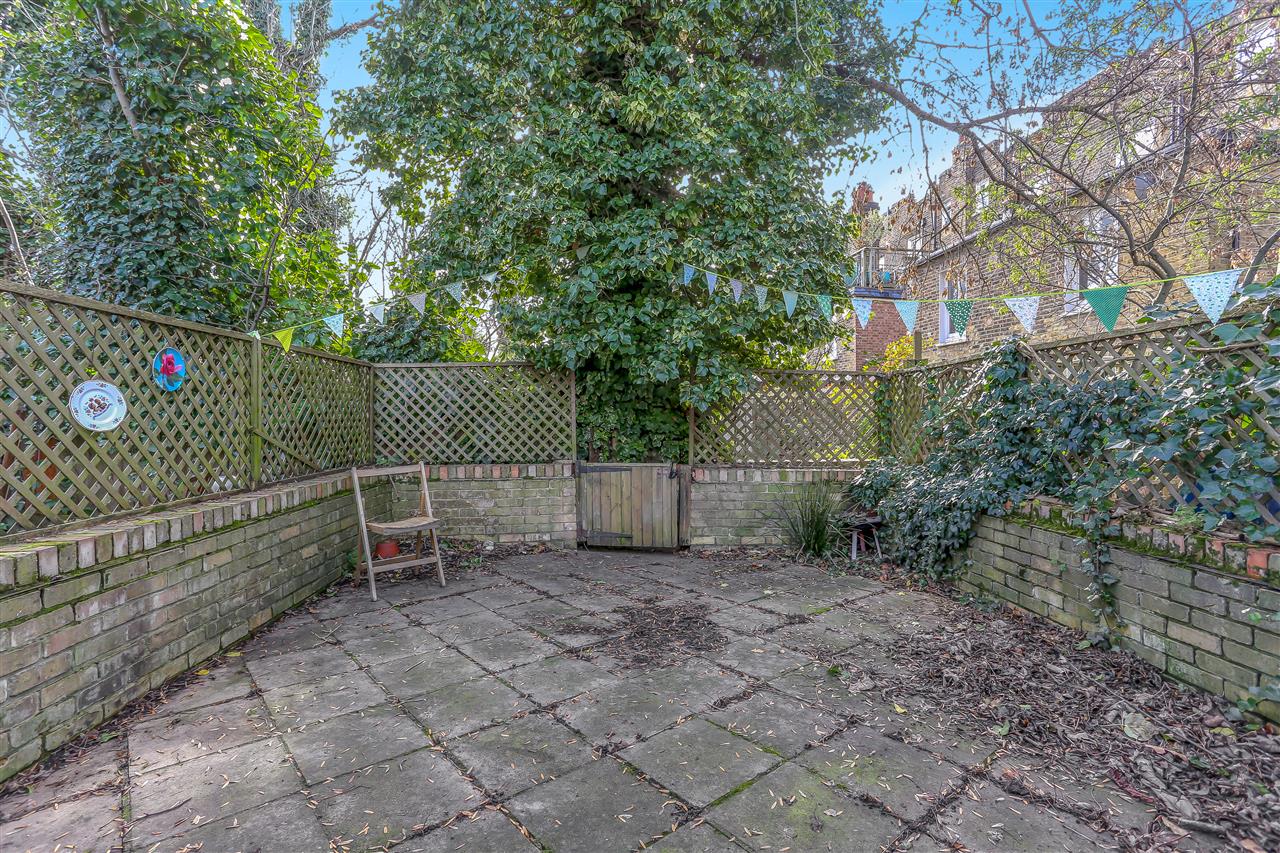 1 bed flat for sale in Brecknock Road 6