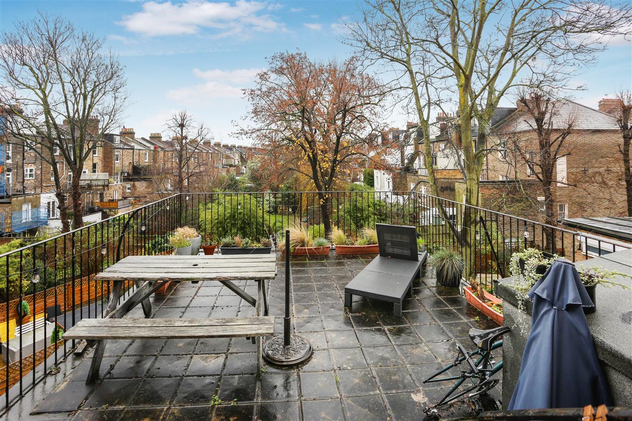 2 bed flat for sale in Lady Margaret Road 3