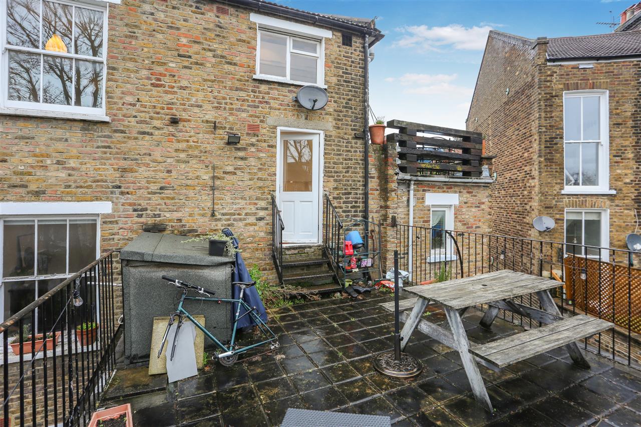 2 bed flat for sale in Lady Margaret Road 10