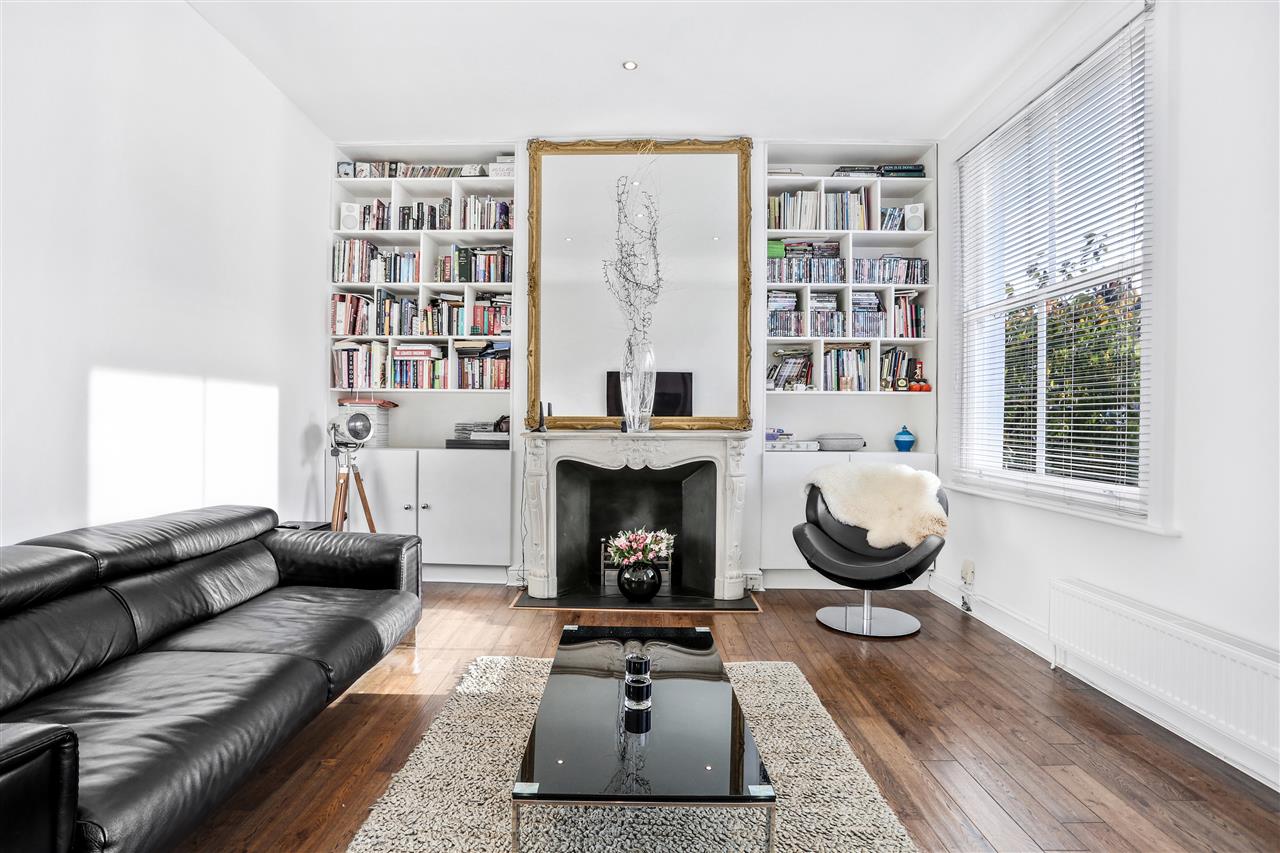 3 bed flat for sale in Hargrave Road 1