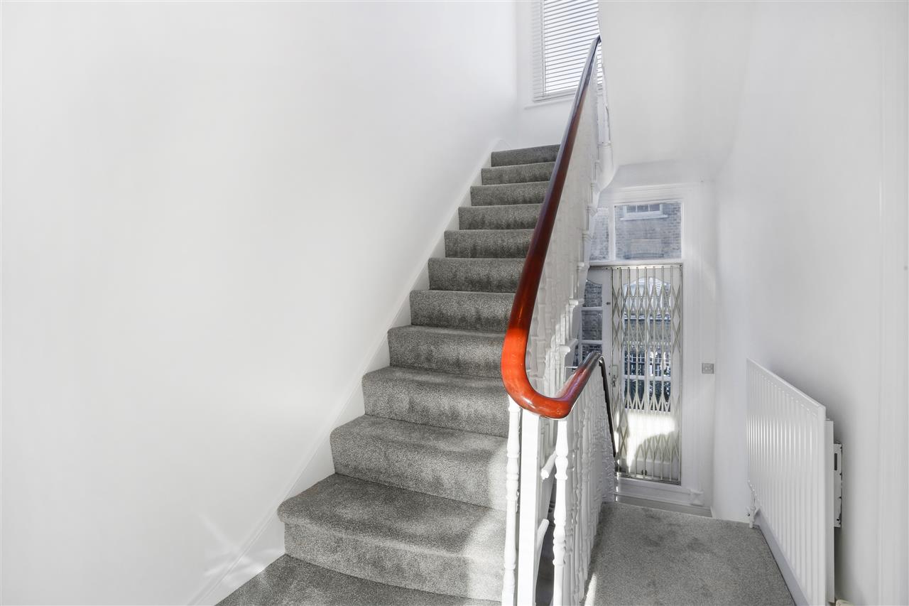 3 bed flat for sale in Hargrave Road 13