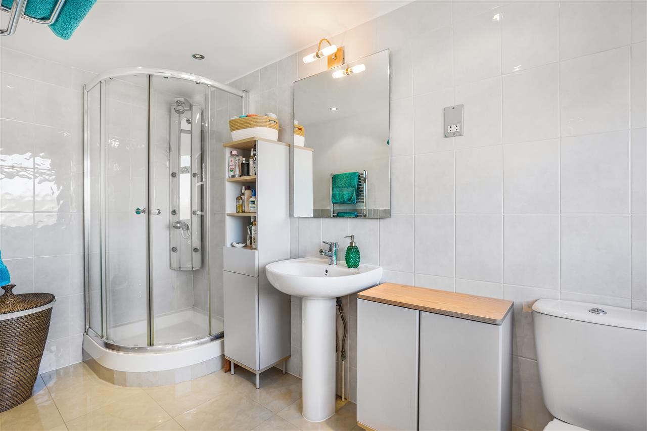 3 bed flat for sale in Hargrave Road  - Property Image 15