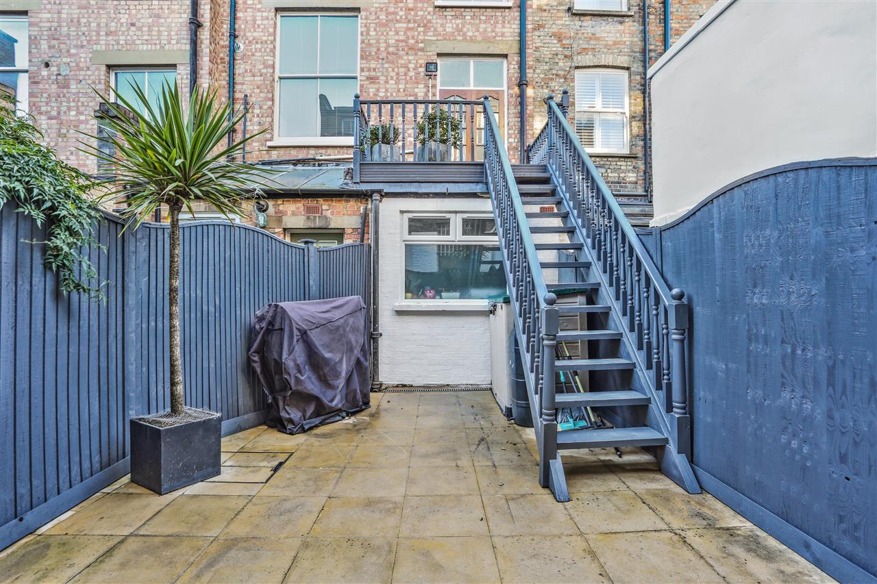 3 bed flat for sale in Hargrave Road  - Property Image 17