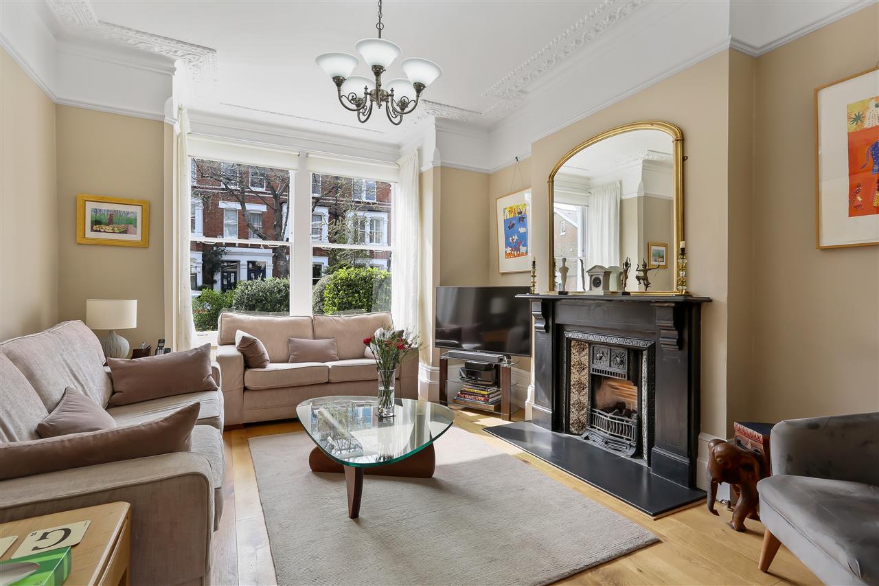 4 bed terraced house for sale in Beversbrook Road 3