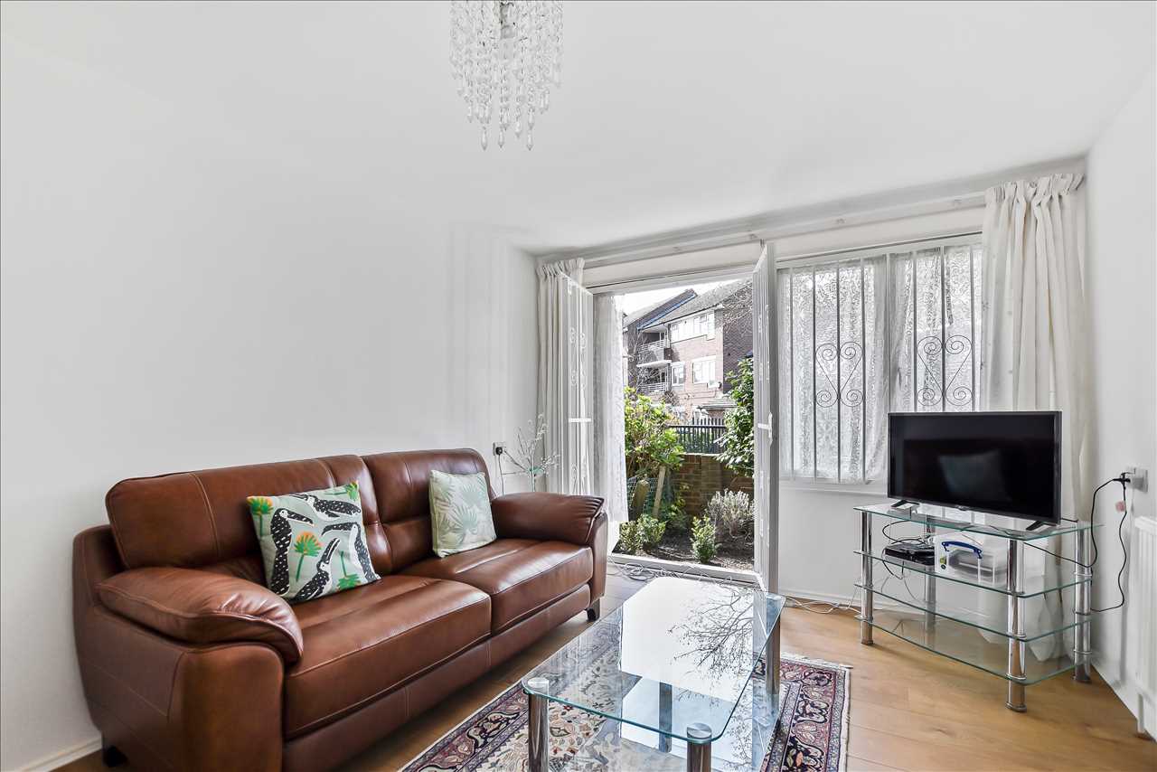 1 bed flat for sale in Cressfield Close 1