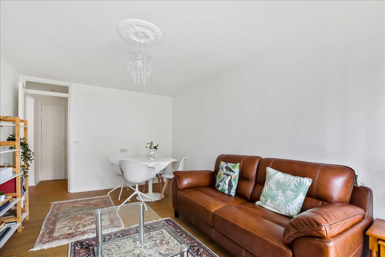 1 bed flat for sale in Cressfield Close  - Property Image 5