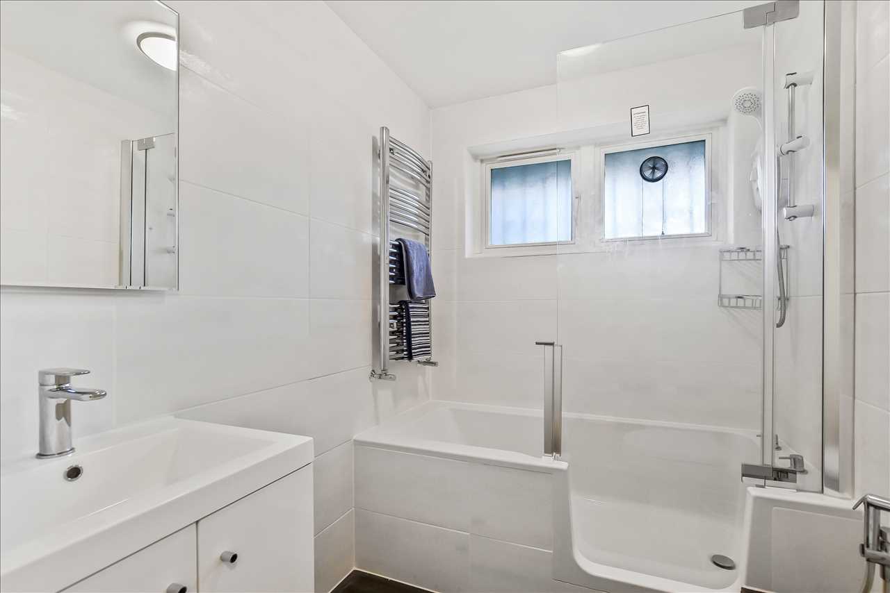 1 bed flat for sale in Cressfield Close 6