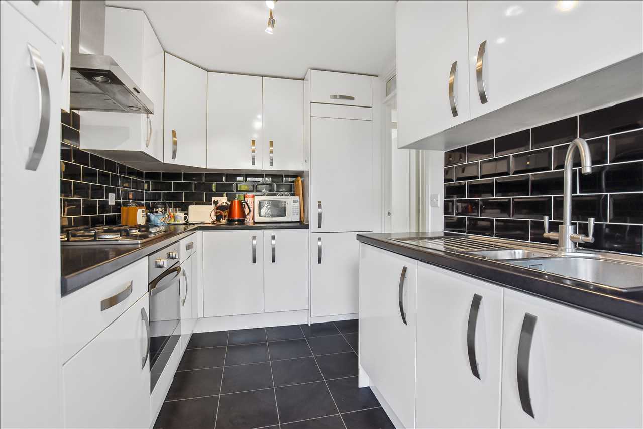 1 bed flat for sale in Cressfield Close 8