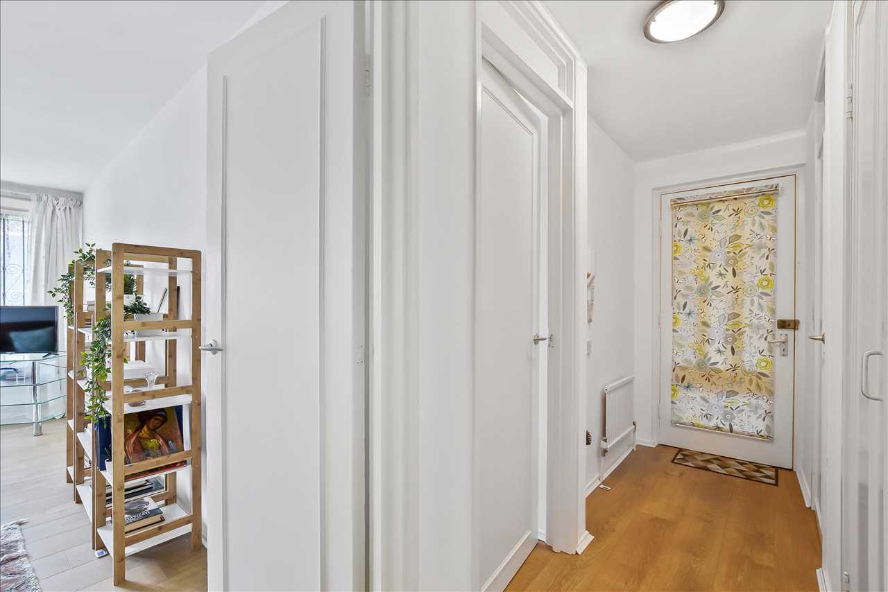 1 bed flat for sale in Cressfield Close 13