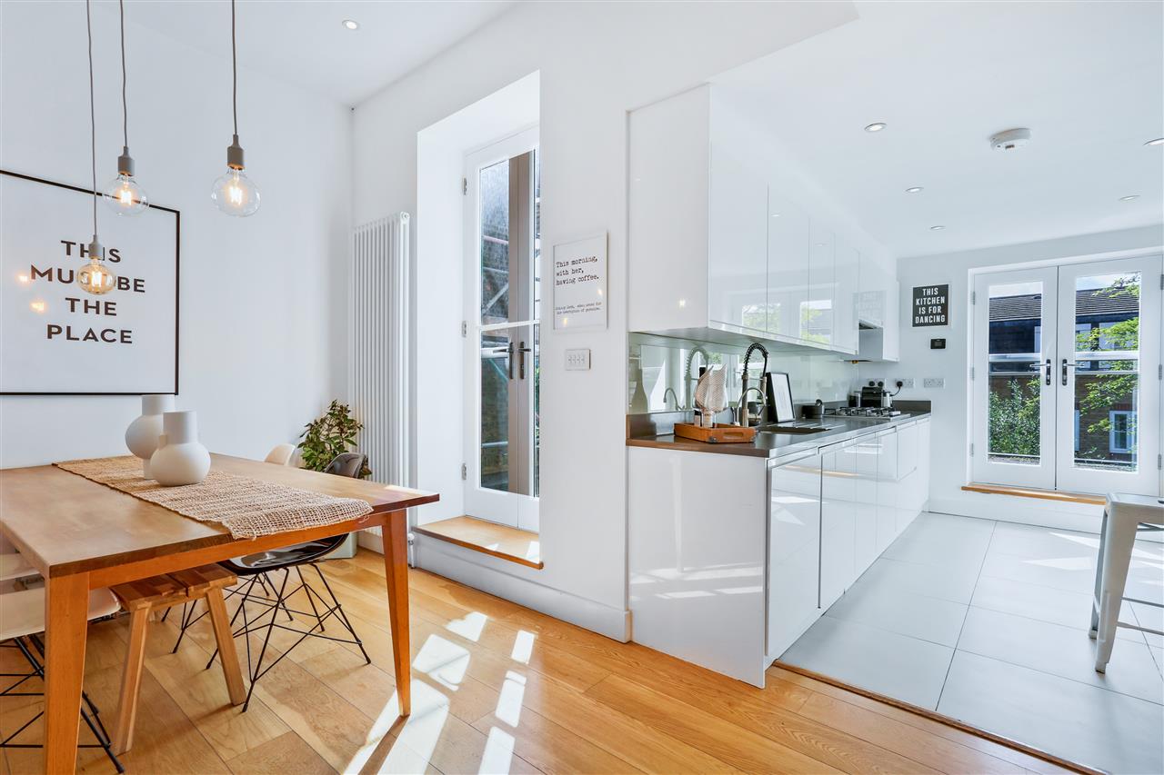 3 bed maisonette for sale in Monnery Road  - Property Image 2