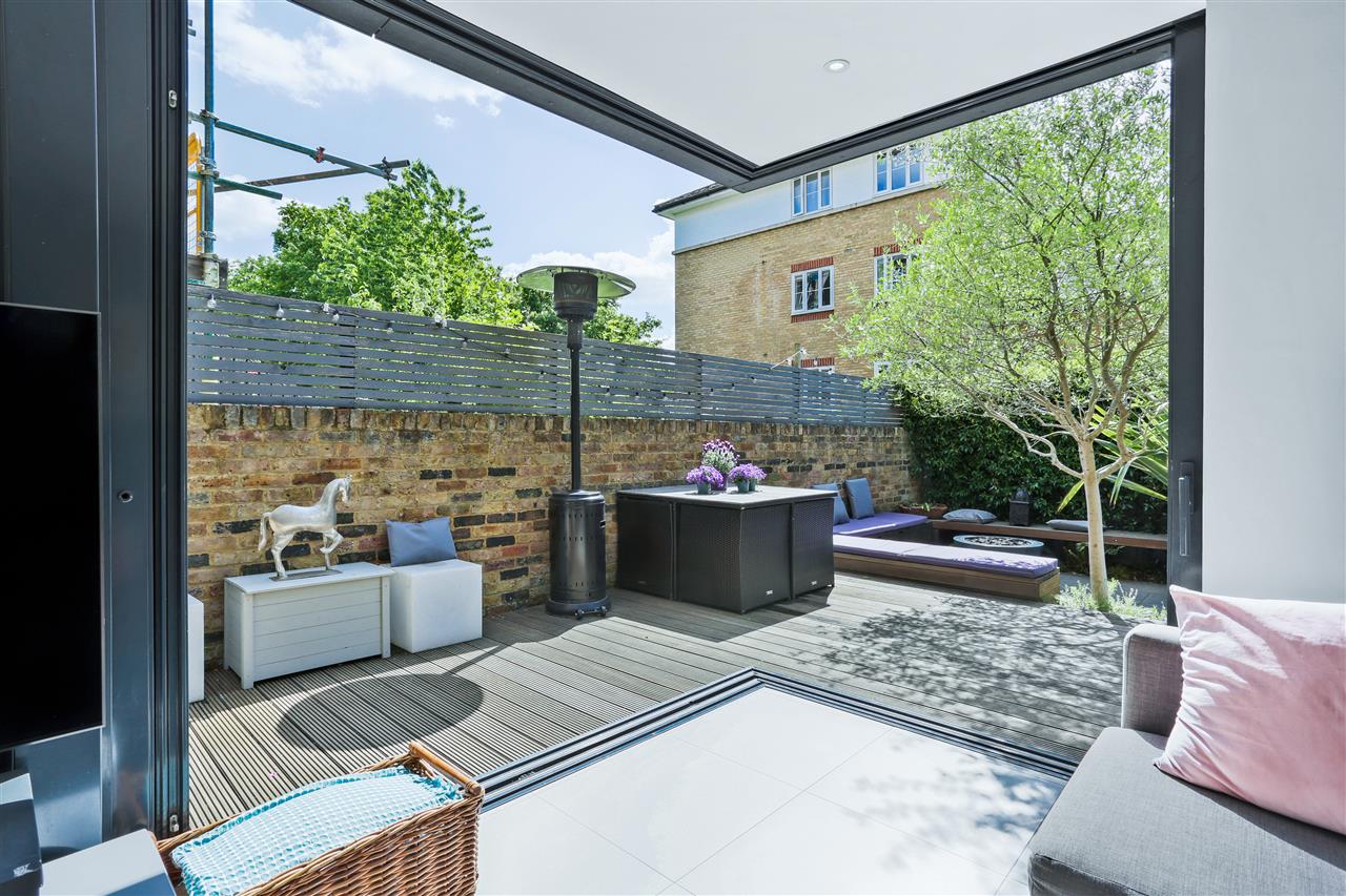 3 bed maisonette for sale in Monnery Road 5