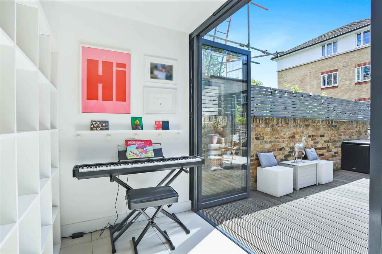 3 bed maisonette for sale in Monnery Road  - Property Image 7