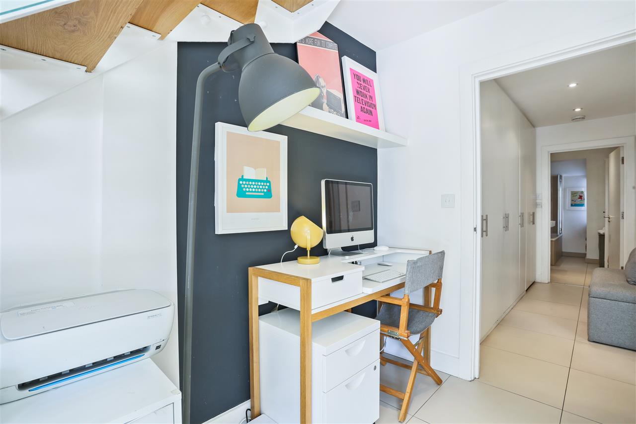 3 bed maisonette for sale in Monnery Road  - Property Image 9