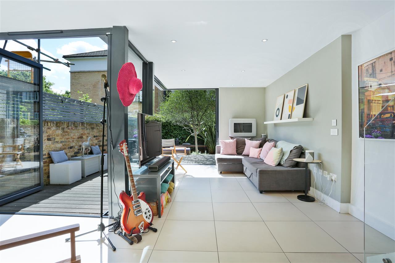 3 bed maisonette for sale in Monnery Road  - Property Image 10