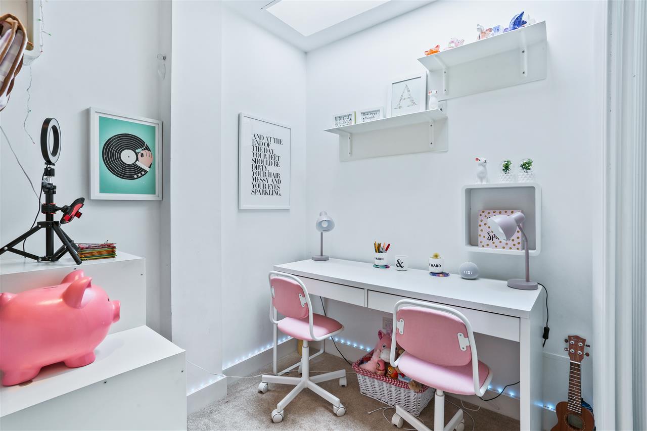 3 bed maisonette for sale in Monnery Road 10