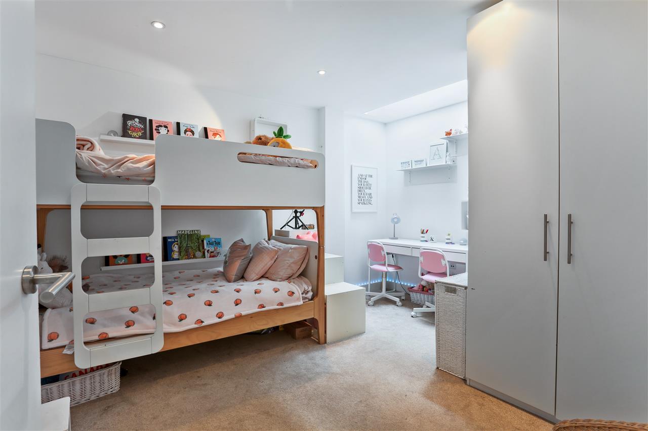 3 bed maisonette for sale in Monnery Road 11