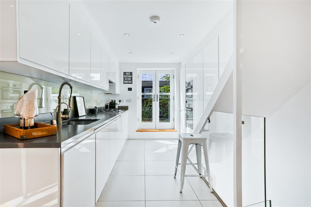 3 bed maisonette for sale in Monnery Road  - Property Image 22