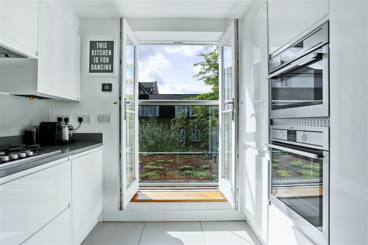 3 bed maisonette for sale in Monnery Road 22