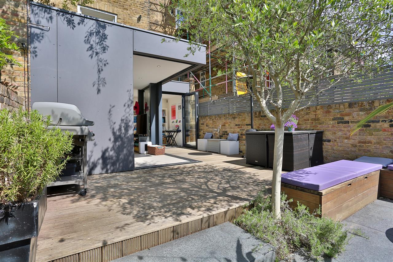 3 bed maisonette for sale in Monnery Road 27