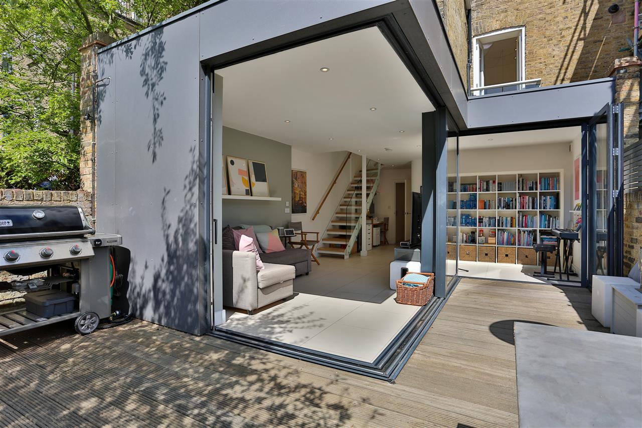 3 bed maisonette for sale in Monnery Road 31