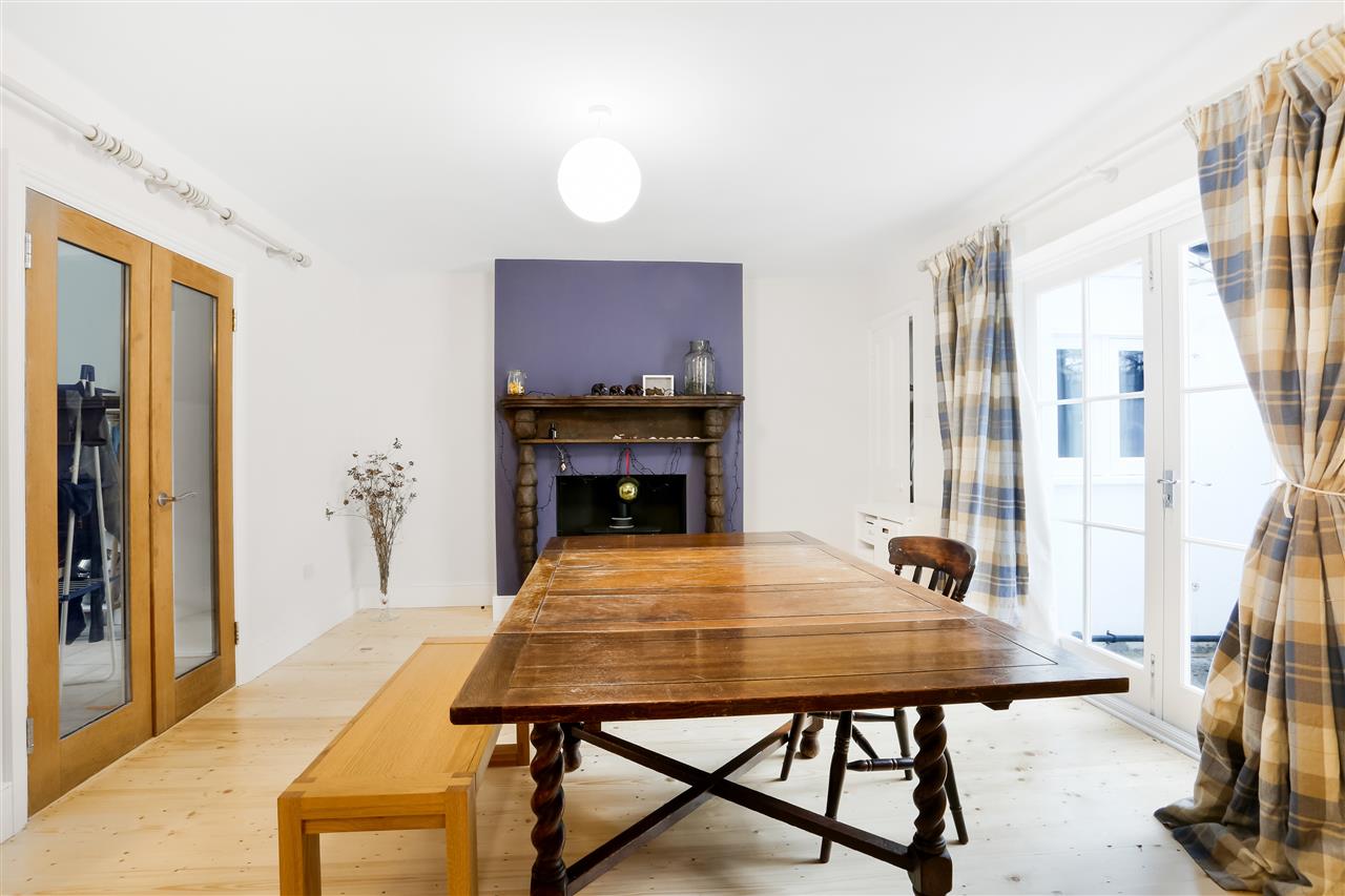 4 bed terraced house for sale  - Property Image 6