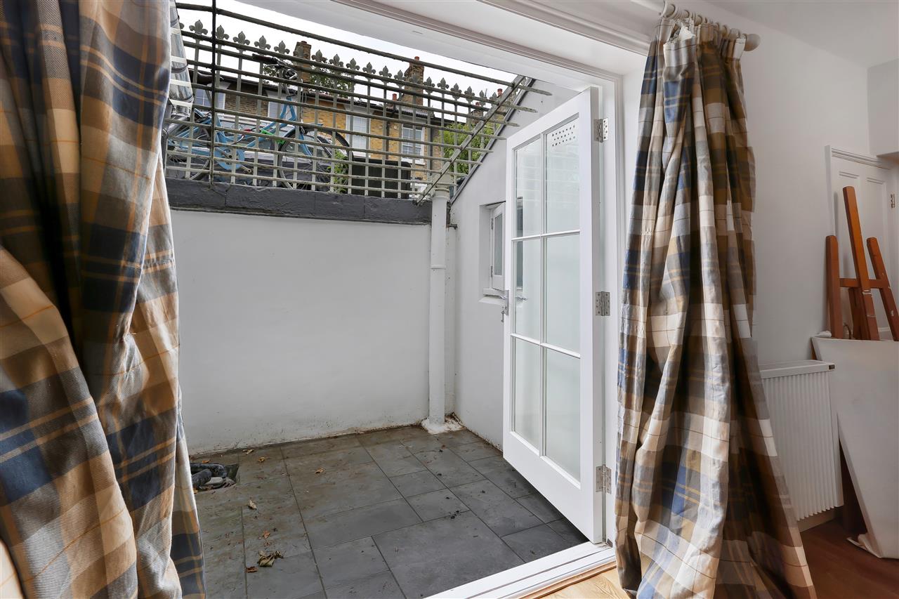 4 bed terraced house for sale 10