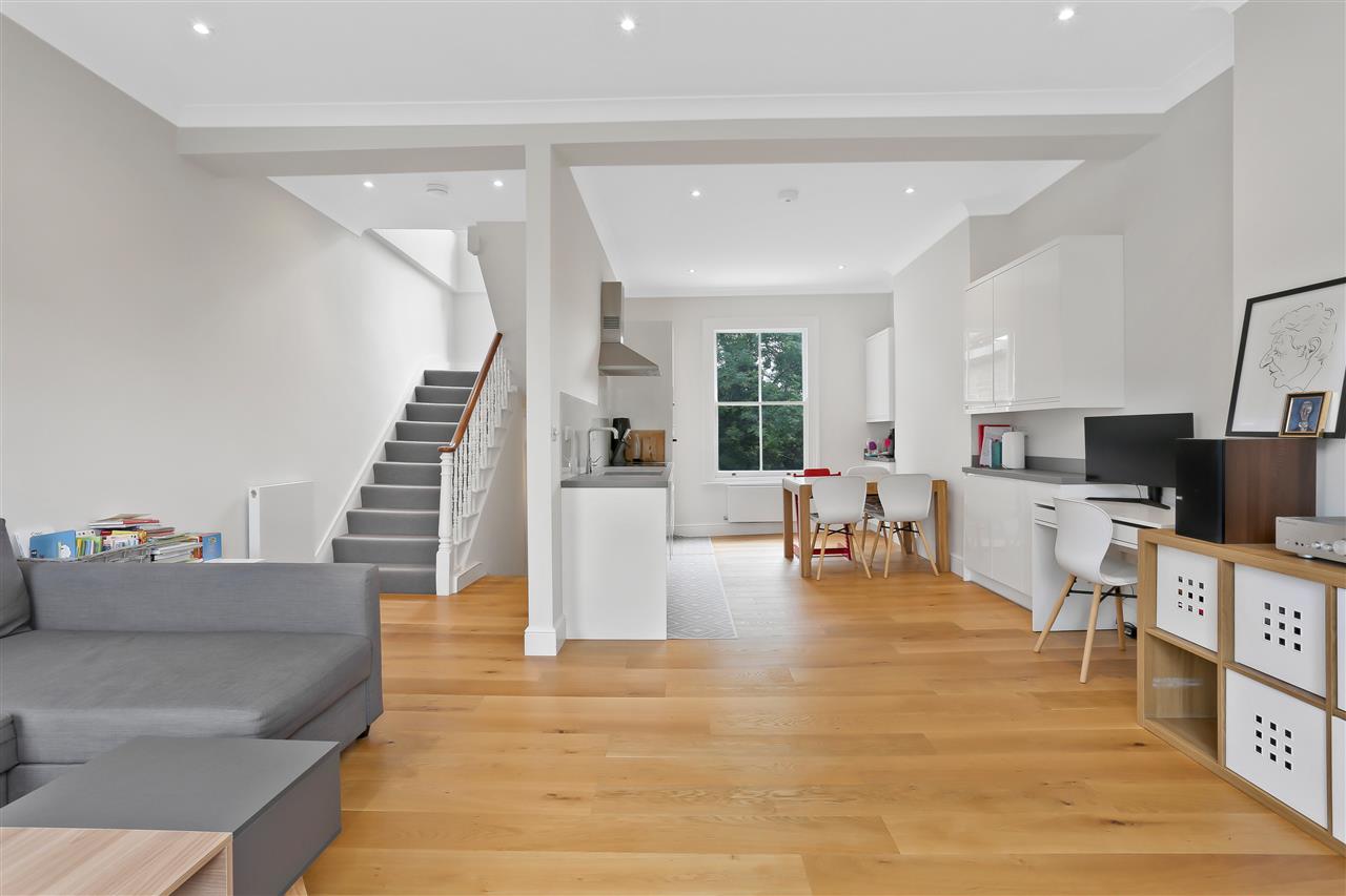 3 bed flat to rent in Huddleston Road - Property Image 1