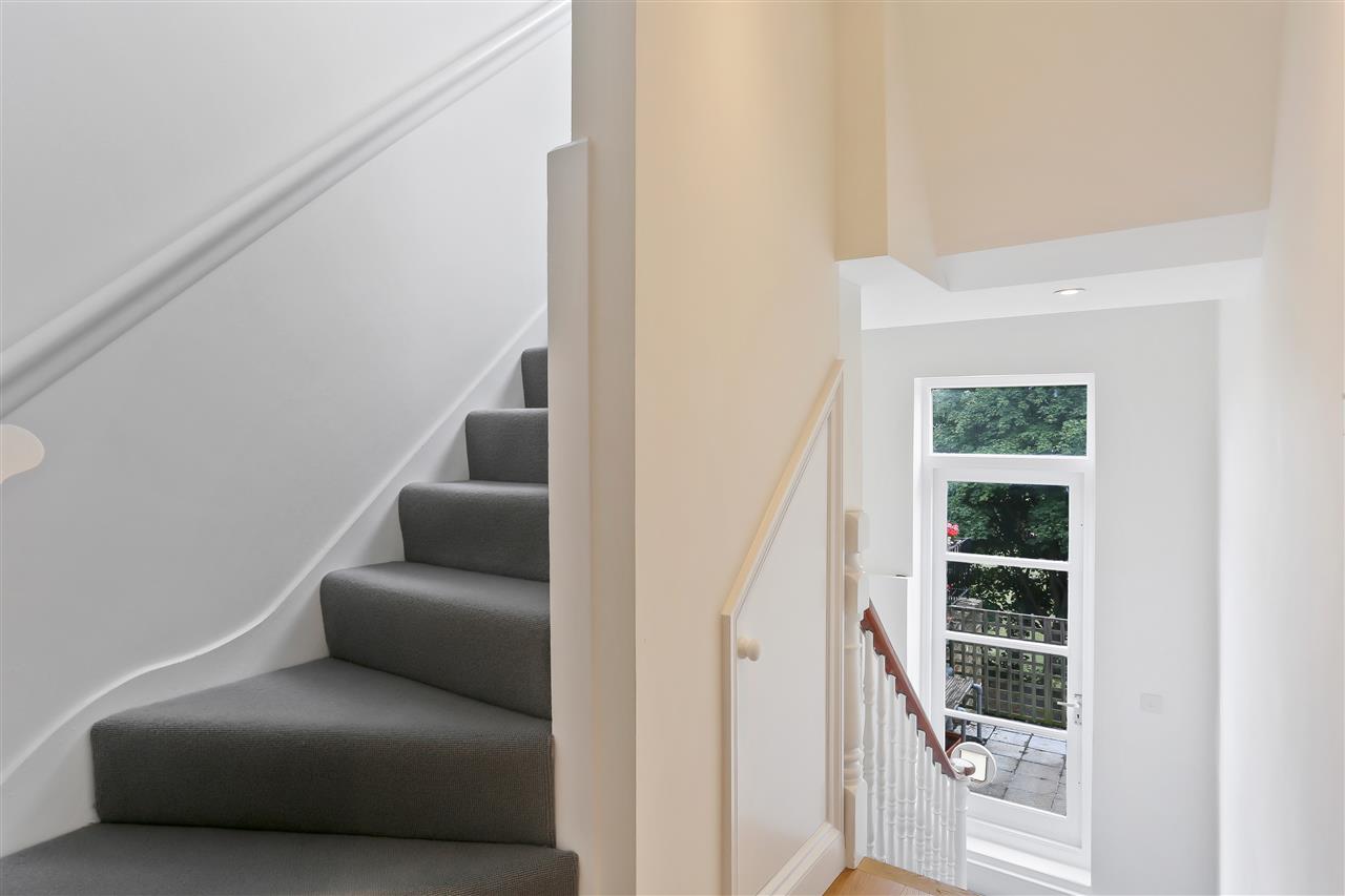 3 bed flat to rent in Huddleston Road  - Property Image 6