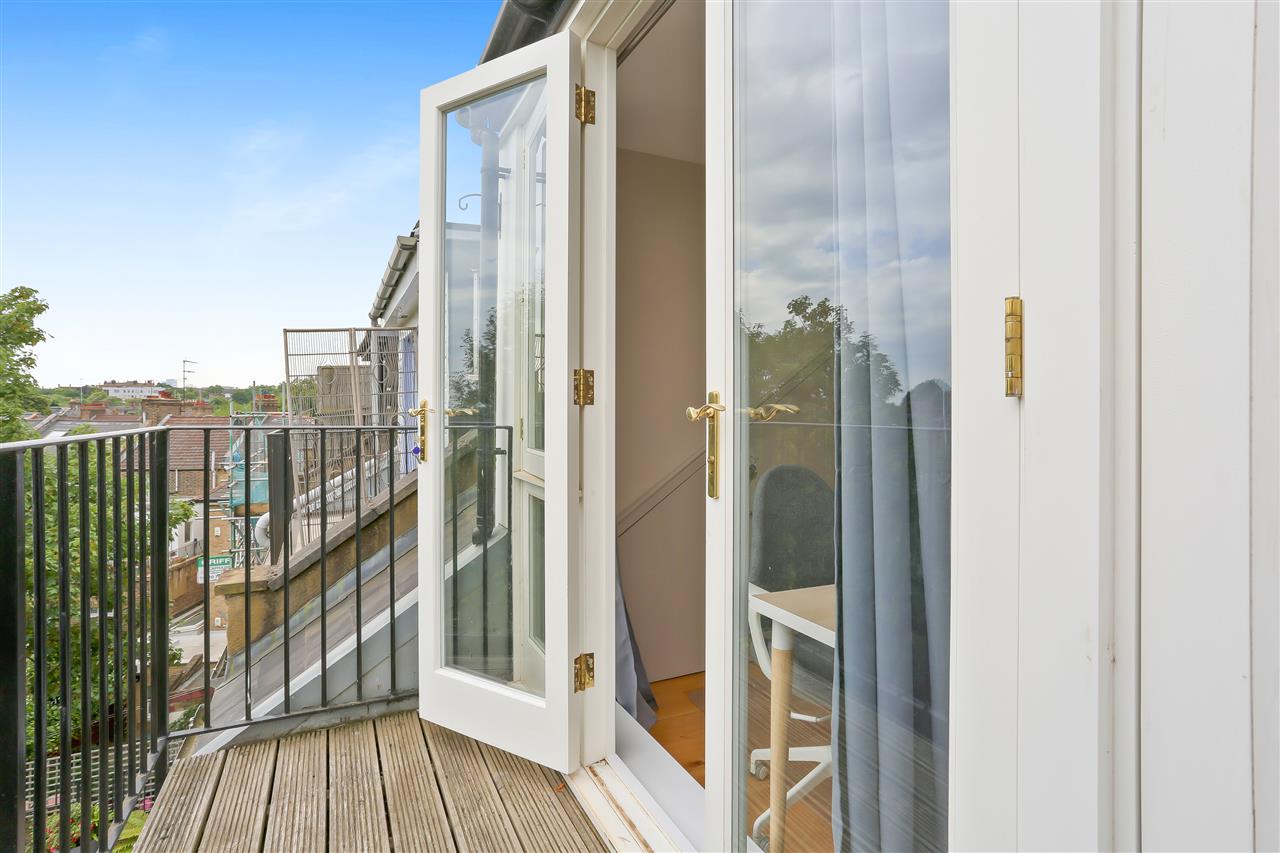 3 bed flat to rent in Huddleston Road  - Property Image 7