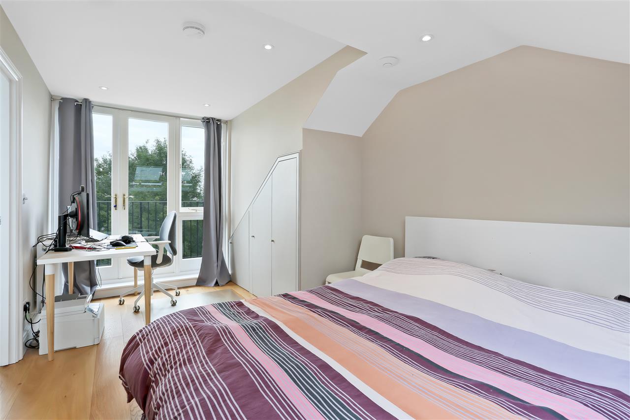 3 bed flat to rent in Huddleston Road  - Property Image 9