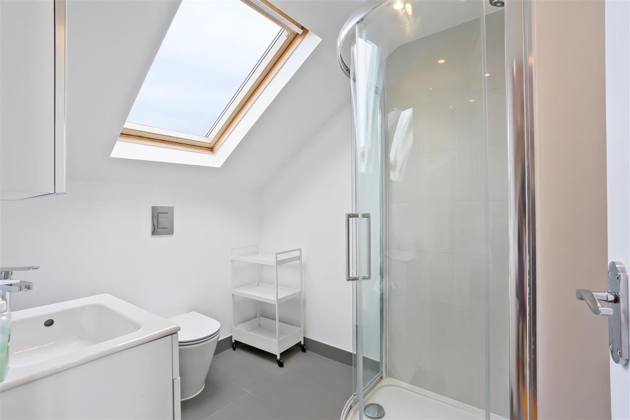 3 bed flat to rent in Huddleston Road 10