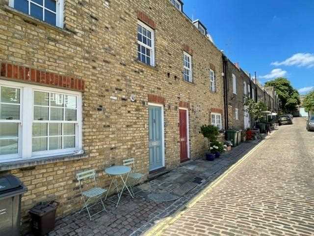 2 bed mews house to rent in Railey Mews 5
