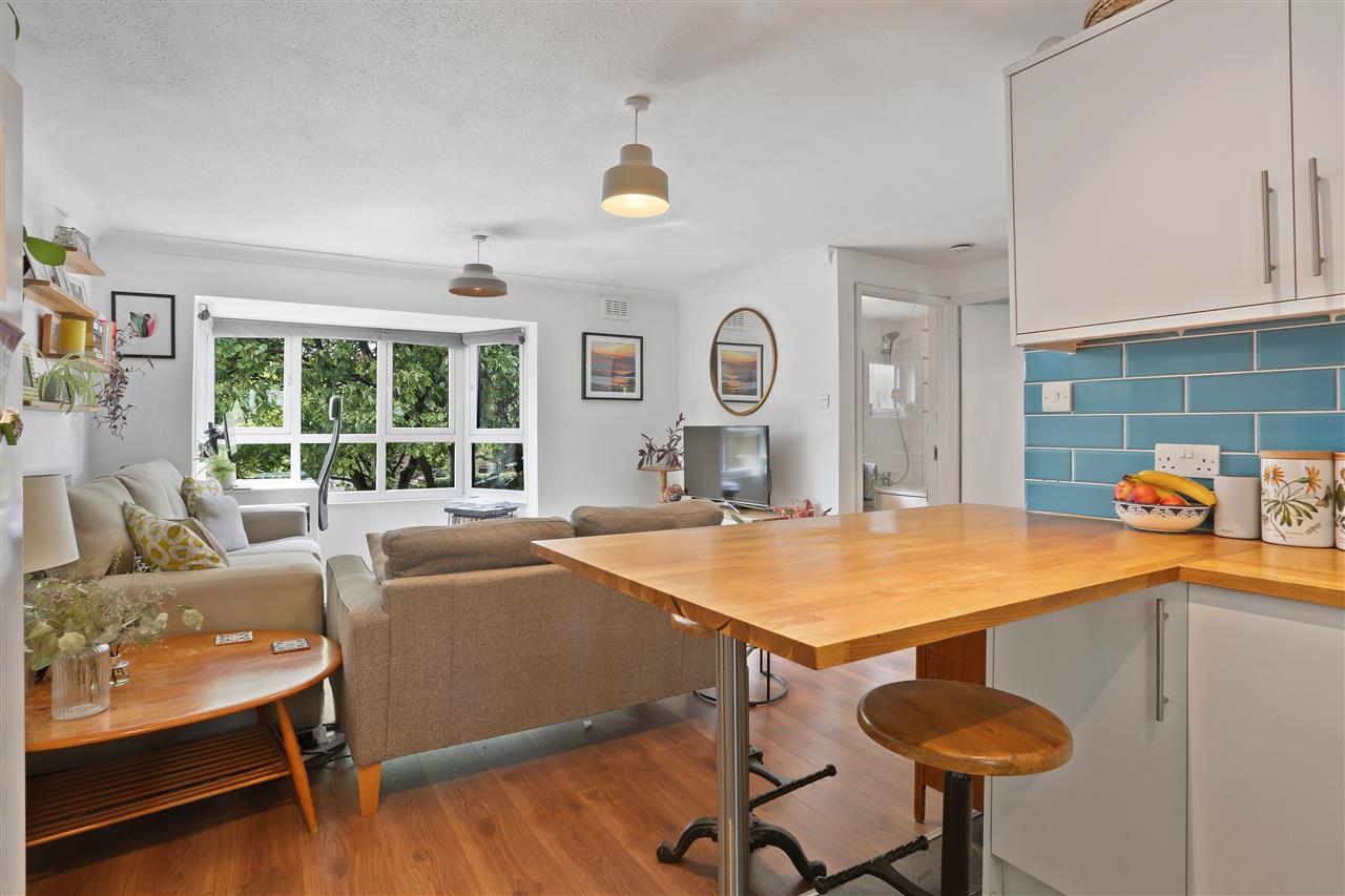 1 bed flat for sale in Bredgar Road 5