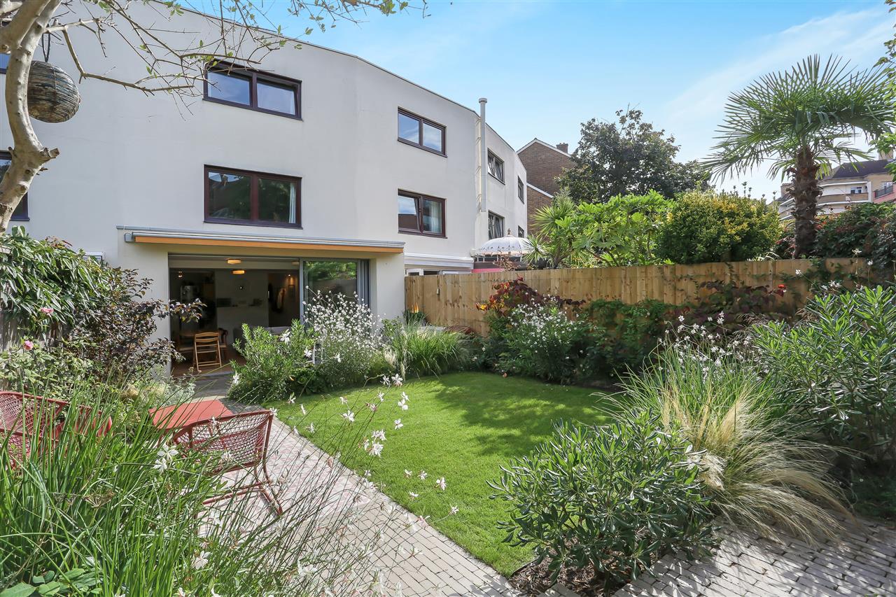 4 bed terraced house for sale in Trecastle Way - Property Image 1