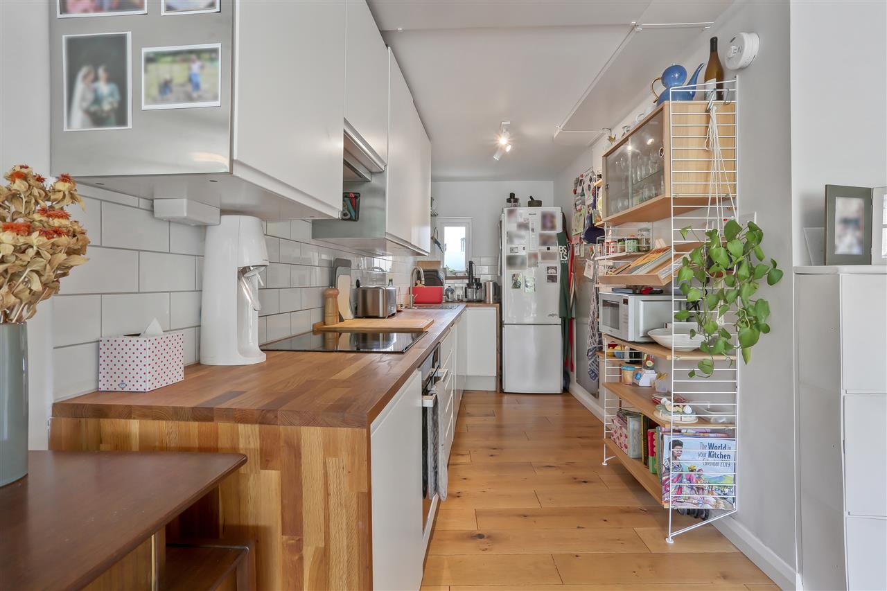 4 bed terraced house for sale in Trecastle Way  - Property Image 5