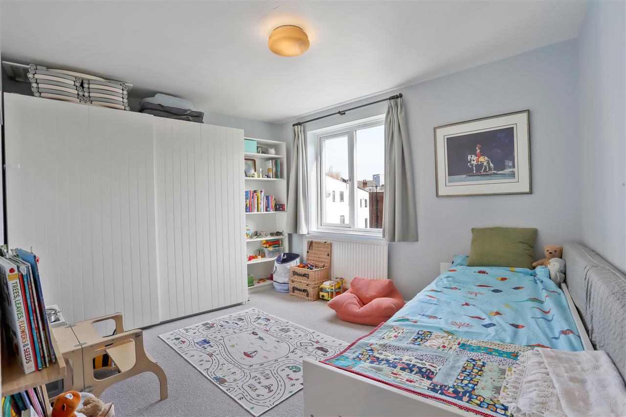 4 bed terraced house for sale in Trecastle Way  - Property Image 7