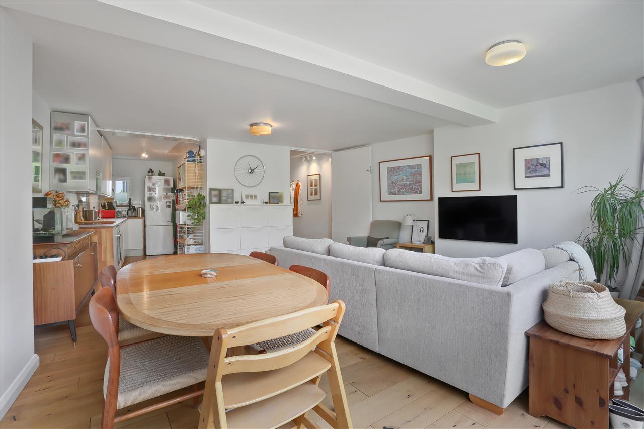 4 bed terraced house for sale in Trecastle Way 7